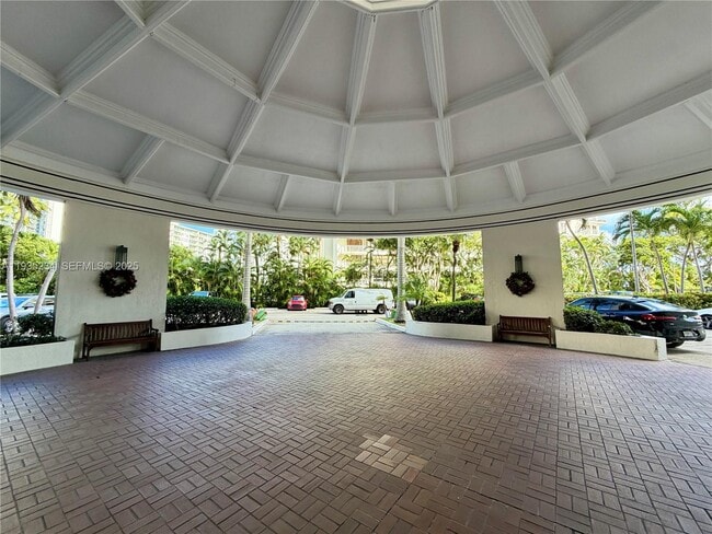 Building Photo - 1450 Brickell Bay Dr