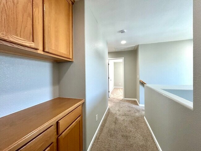 Building Photo - Beautiful 3 Bedroom Located in Roseville Strada Community!