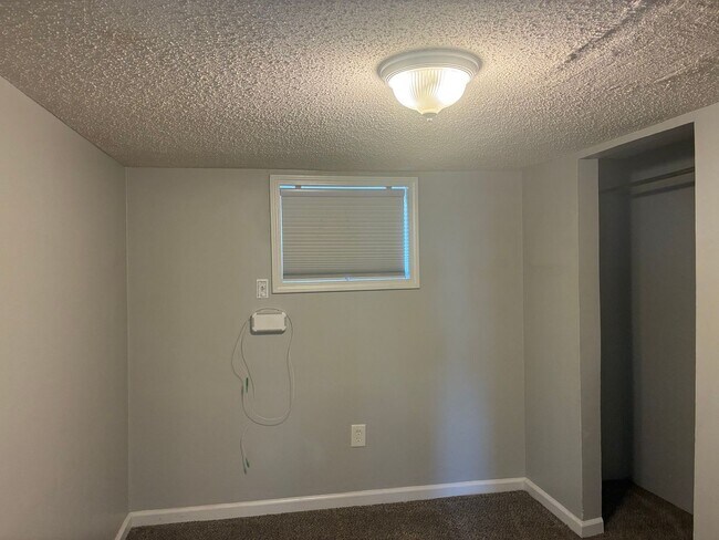 Building Photo - Some UPDATE Photos!  Price REDUCTION!