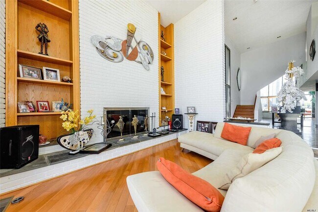 Building Photo - 197 Granada St