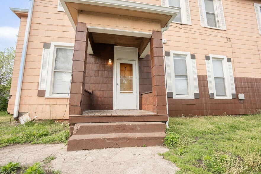 Building Photo - 731 S 7th St