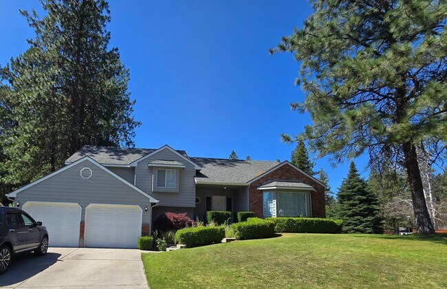 Primary Photo - Cute home in the Great Brentwood Forest Ne...