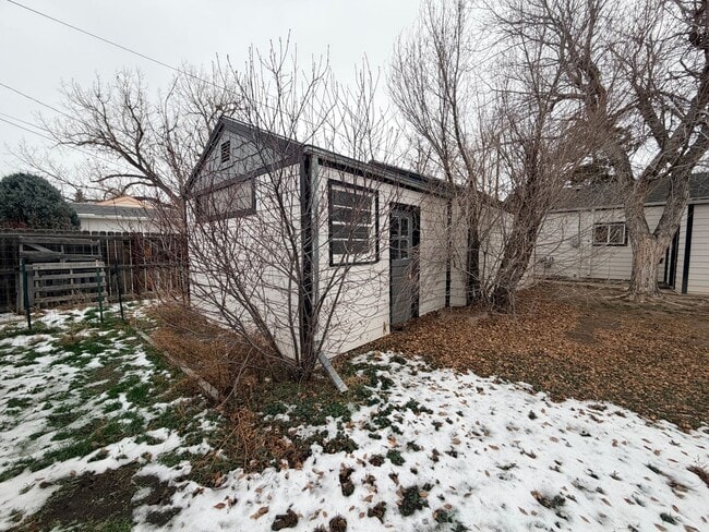 Building Photo - RENTAL 3 Bed Home w/ Garage Workshop & Fenced Yard