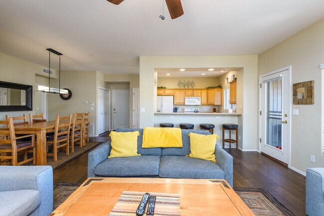 Building Photo - 9220 E Raintree Dr