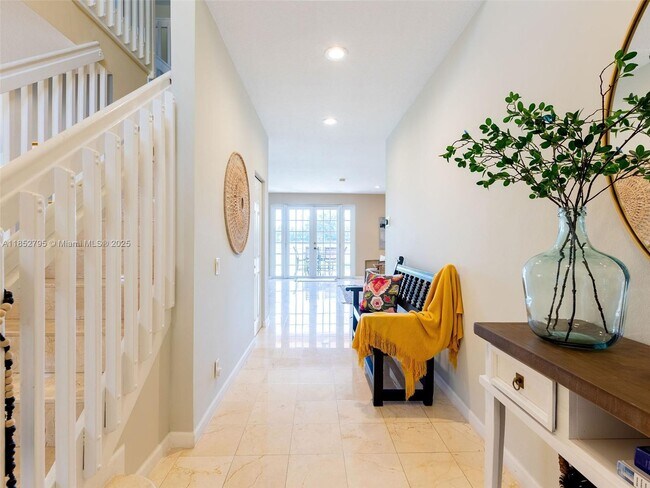 Building Photo - 665 Nandina Dr