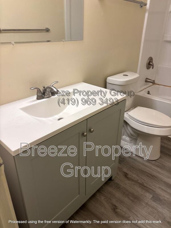 Building Photo - 434 Chicago Ave