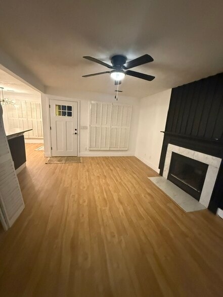 Building Photo - 996 Wuthering Way