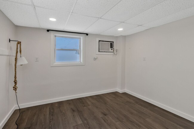 Building Photo - Renovated 1 Bed 1 Bath basement apartment....