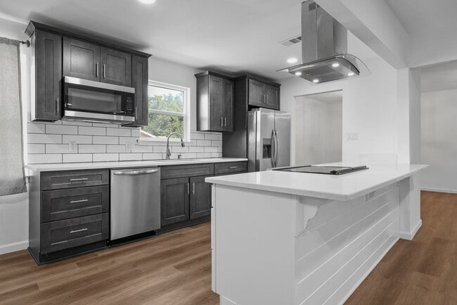 Building Photo - Fully Renovated Woodway Home