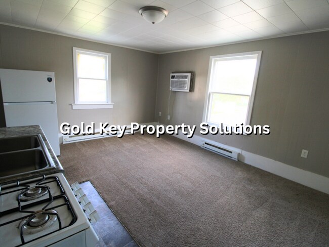 Building Photo - 919 E 6th St