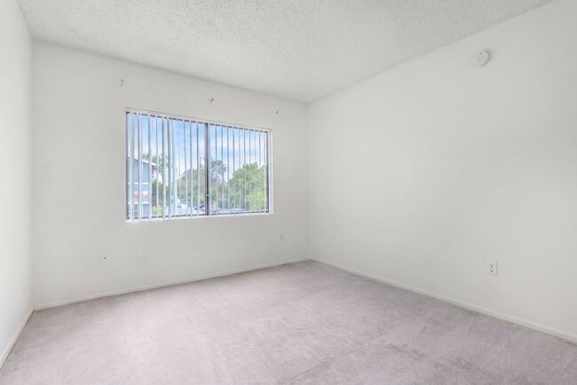 Building Photo - Chatsworth Rent This Now