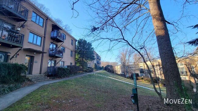 Building Photo - 2425 Vail Ave