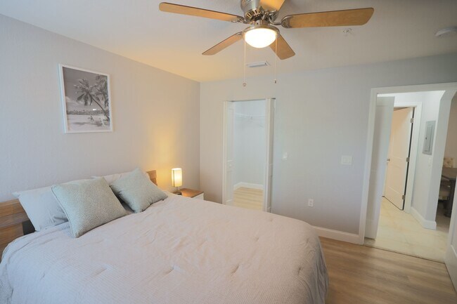 Building Photo - 8933 Manor Loop