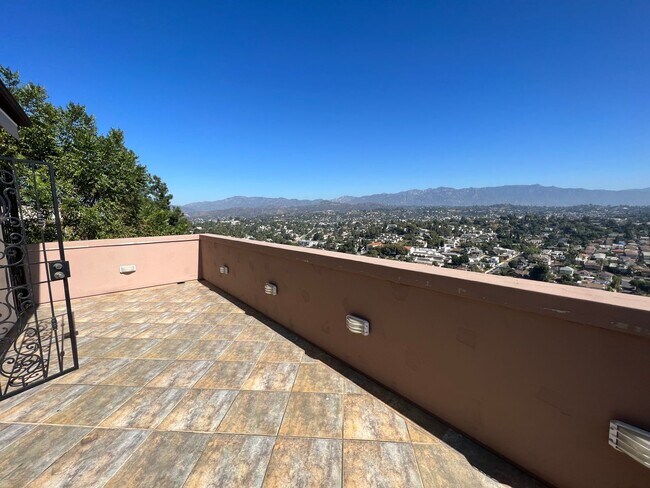 Building Photo - Beautiful Home in the Hills of Los Angeles