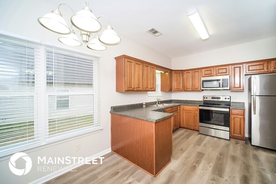 Building Photo - 5263 Promenade Dr