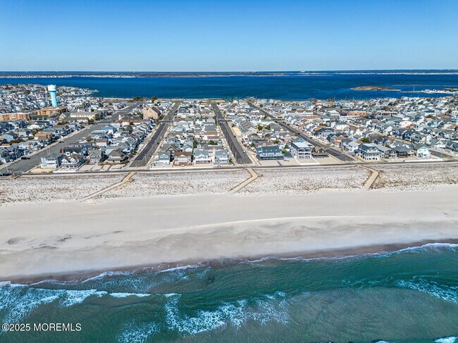 Building Photo - 21 Brown Ave