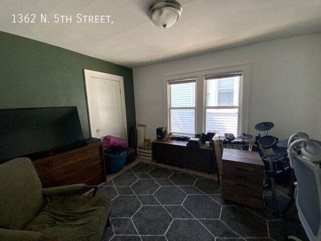 Building Photo - 1362 N 5th St