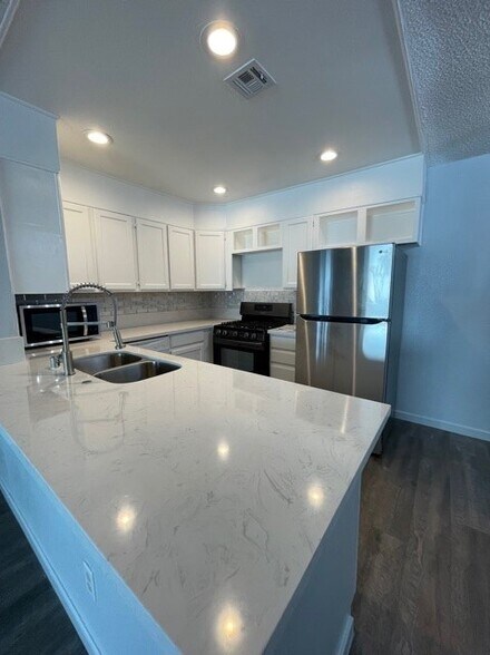 Building Photo - 1406 Santa Margarita St