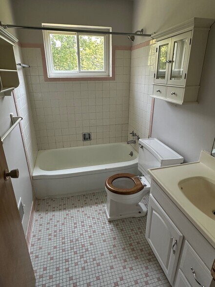 Building Photo - 3344 Buell St