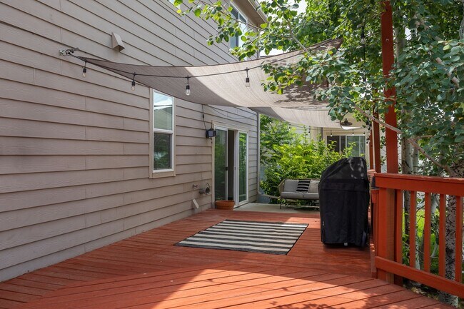 Building Photo - 4 Bed 3 Bath Located in Maple Hill Availab...