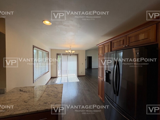 Building Photo - 2250 Daly Dr