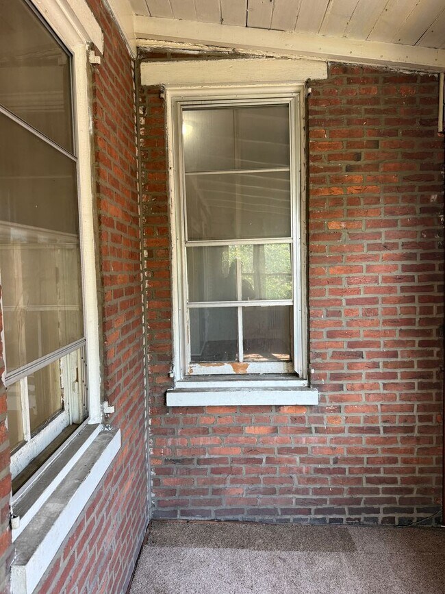 Building Photo - Beautiful Victorian Rowhome with Modern Updates – Available Now!
