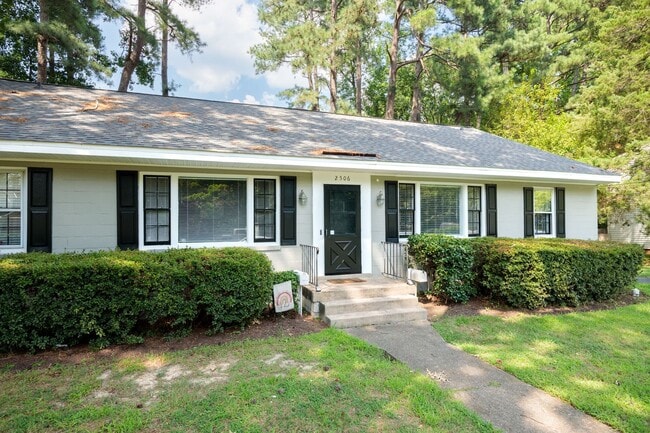 Building Photo - 2506 Kenmore Rd