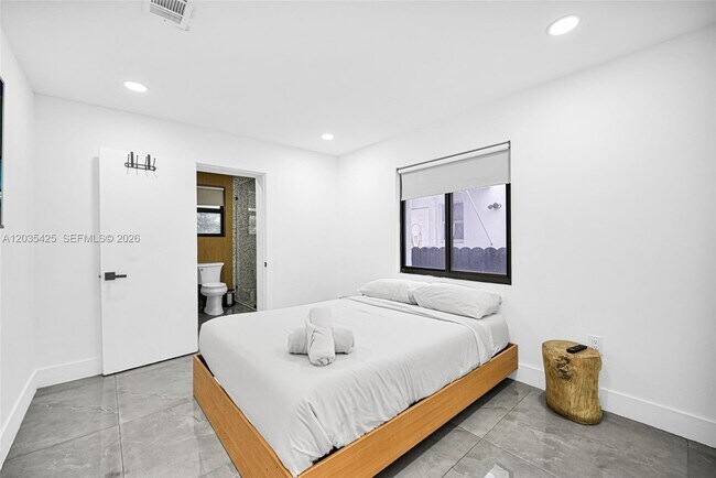 Building Photo - 112 NW 53rd St