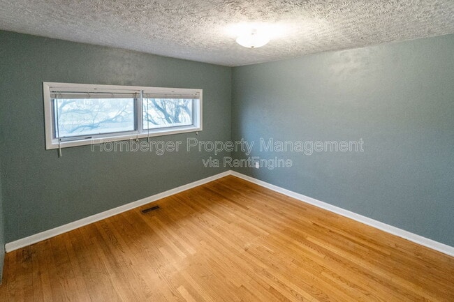 Building Photo - 2324 E South Crescent Ave