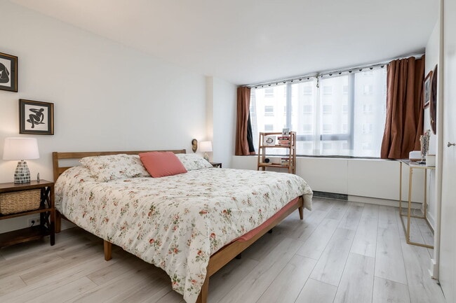 Building Photo - 2800 N Lake Shore Dr