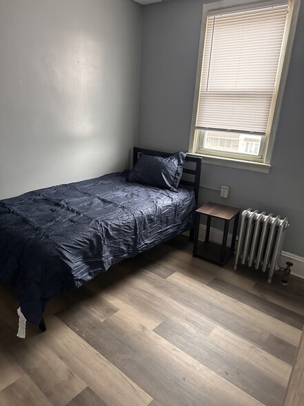 Twin bedroom (room 3) - 205 McAdoo Ave