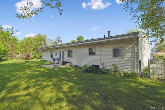 Building Photo - 500 Trombley Rd