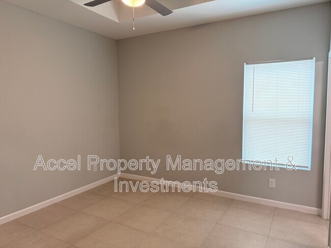 Building Photo - 816 N Abbey Ave