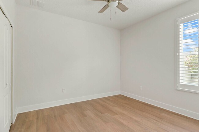 Building Photo - Expansive 4 bedroom, 3 bath remodeled home in gated community