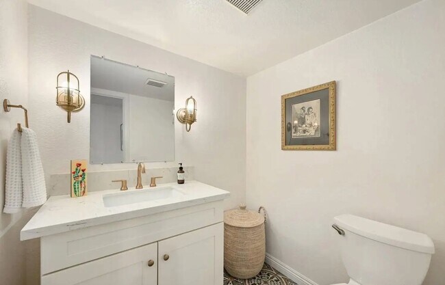 Building Photo - 531 Camino Del Mar