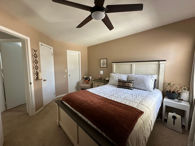 Building Photo - 2 bedrooms, 1.5 bathrooms