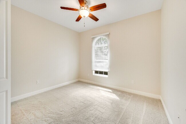 Building Photo - Loren Cove Villa