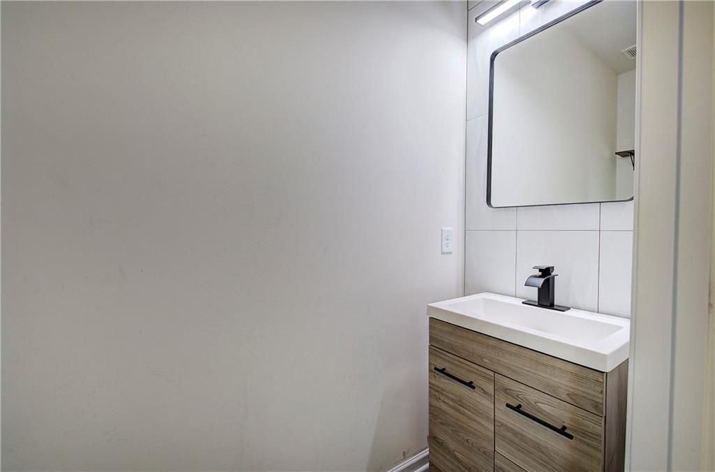 Building Photo - 10 Eagle Dr