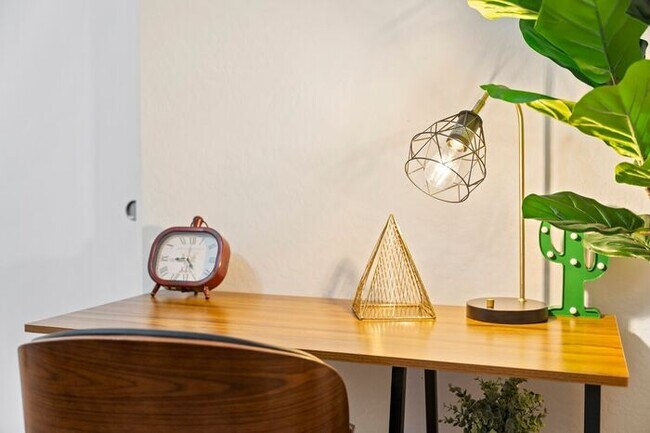 Building Photo - UN-FURNISHED!! 3 Bedroom/ 2Bath in Heart of Scottsdale!!