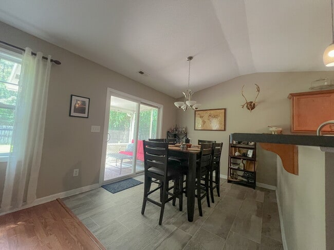 Building Photo - 132 Crooked Run Dr