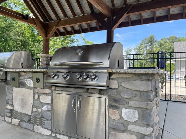 Building Photo - Cardinal | 4 Bed 2.5 Bath | Garage | 1895 sf | $2959-$3255 | 8, 9, 10, 12, 14, and 15 month lease...