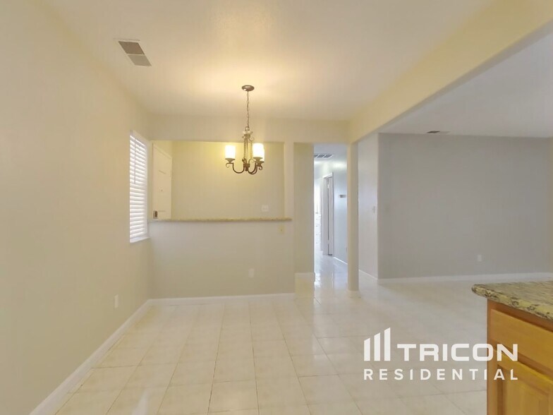 Building Photo - 405 Pirinen Ln