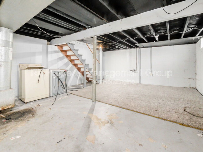 Building Photo - 464 Goshen Ct