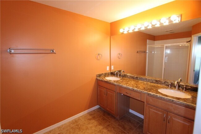 Building Photo - 1056 Hampton Cir