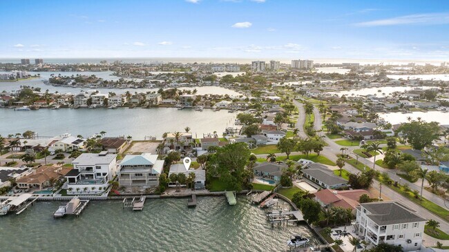 Building Photo - Waterfront 3 Bedroom in Yacht Club Estates
