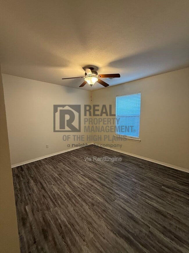 Building Photo - 1004 Pikes Peak Dr