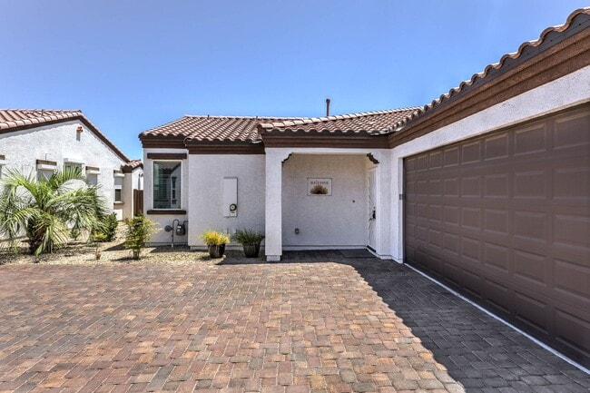 Building Photo - MUST SEE 3 bedroom Home!