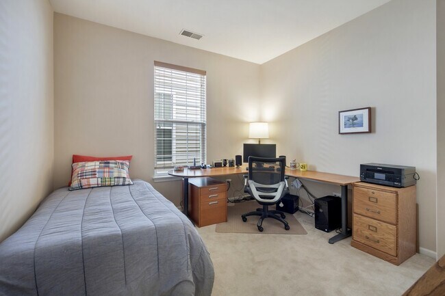 Building Photo - 12452 Wedgemere Dr