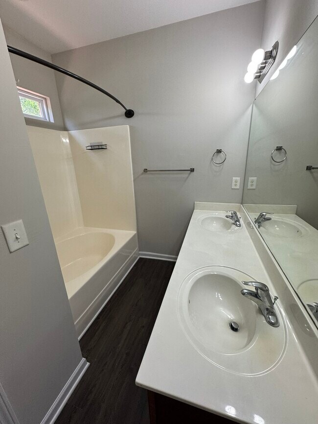 Building Photo - Amazing Deal! Great Location! 3 Bedroom 2.5 Bath Town Home! Playground in community!