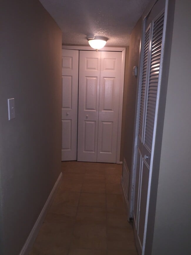 Building Photo - Beautiful 2Beds/2Baths Condo